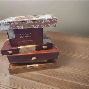 Serie V Liga Especial Wooden Cigar Box - Brown